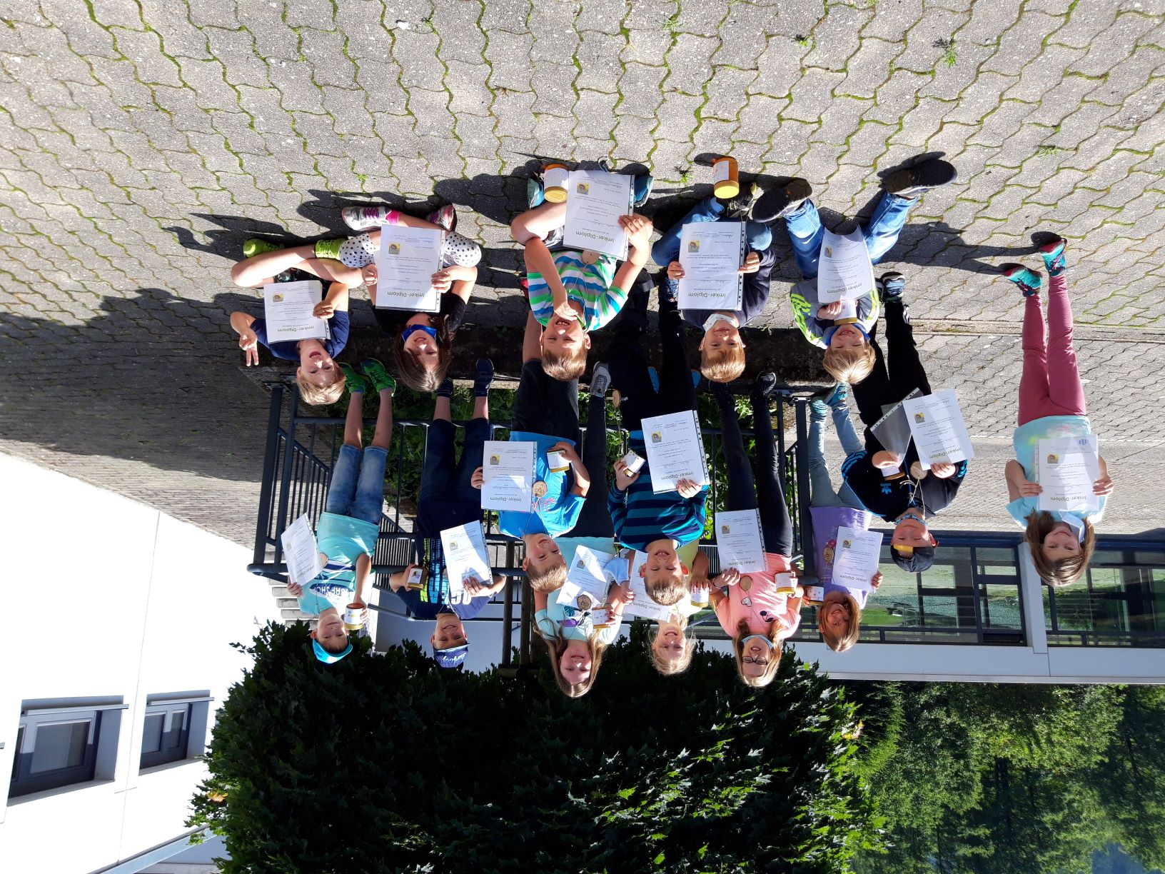 Imker 9 2021.jpg Leider haben wir keinen Alternativtext zu diesem Bild, aber wir arbeiten daran.