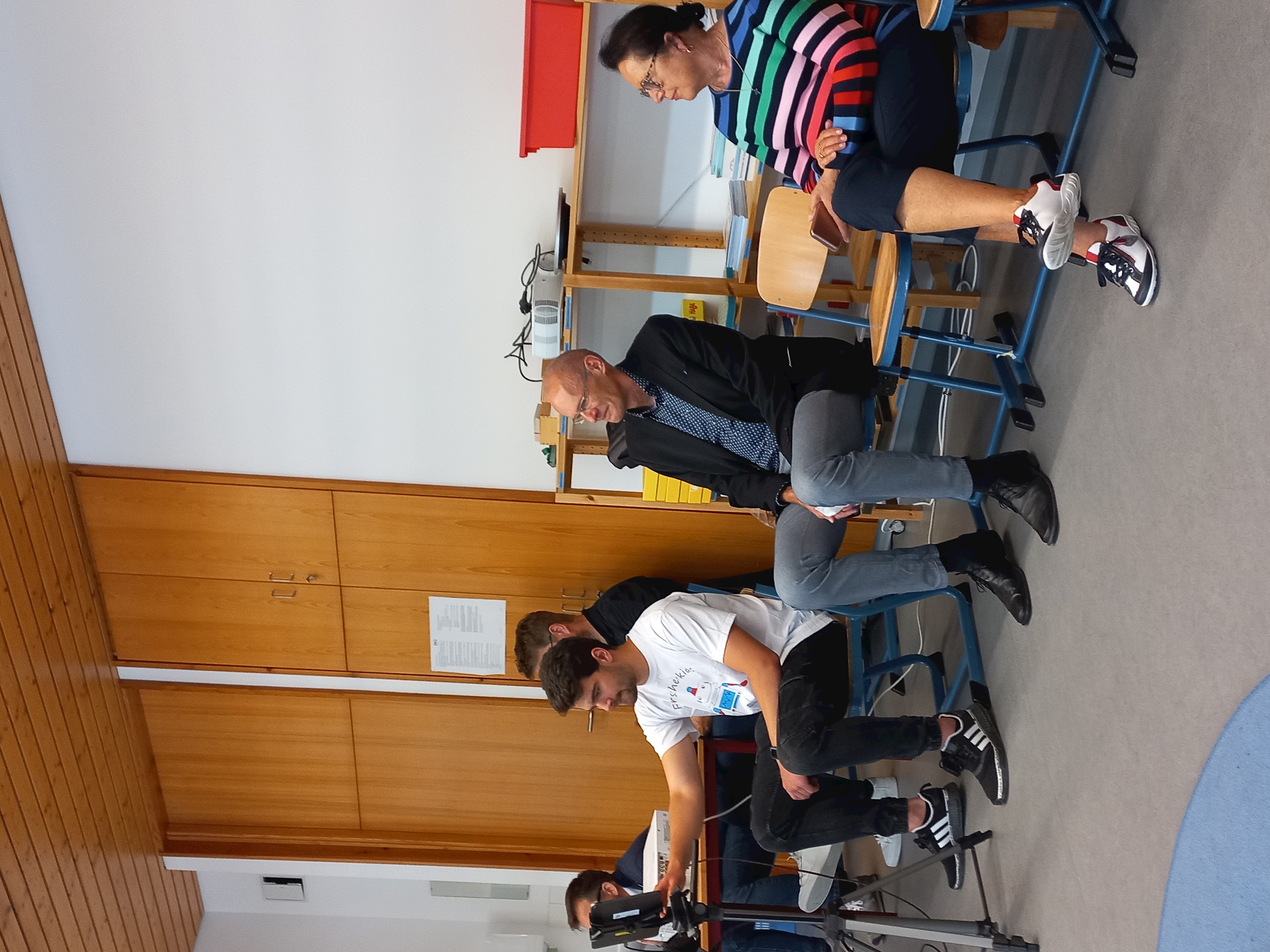 Besuch aus dem FWG Leider haben wir keinen Alternativtext zu diesem Bild, aber wir arbeiten daran.